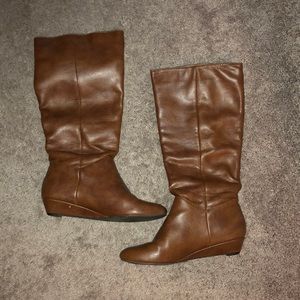 Boots size 9